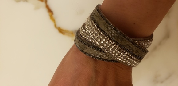 Pleather bangle with jewels (2 for 15) - Picture 3 of 3